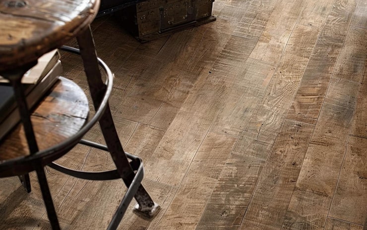 Parchetul în stil rustic: cum să-l integrezi în designul modern al casei tale