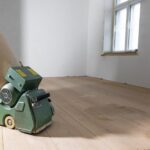 Tehnici de recondiționare a parchetului fără praf: avantaje și proces