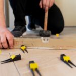 Cum să elimini scârțâiturile din parchet fără a-l demonta