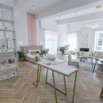 Cum să folosești parchetul pentru a delimita zonele într-o încăpere deschisă